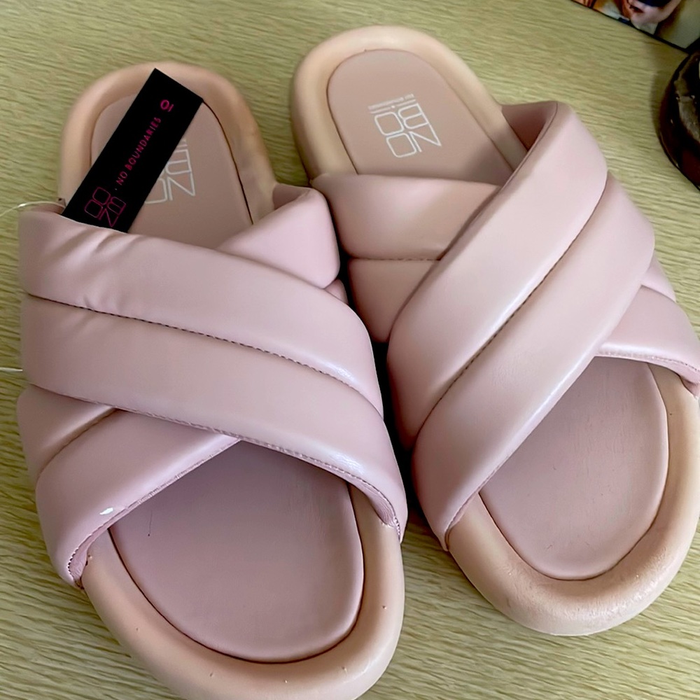 Pink flip flops, brand new with tags